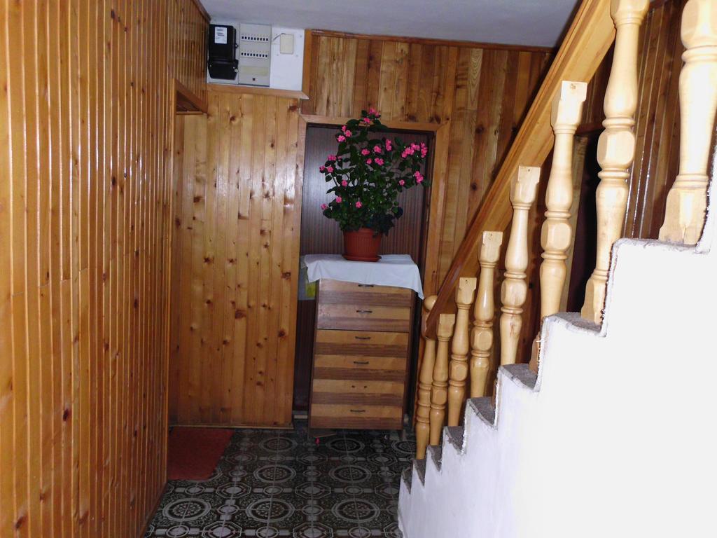Guest House Krga Korenica Luaran gambar